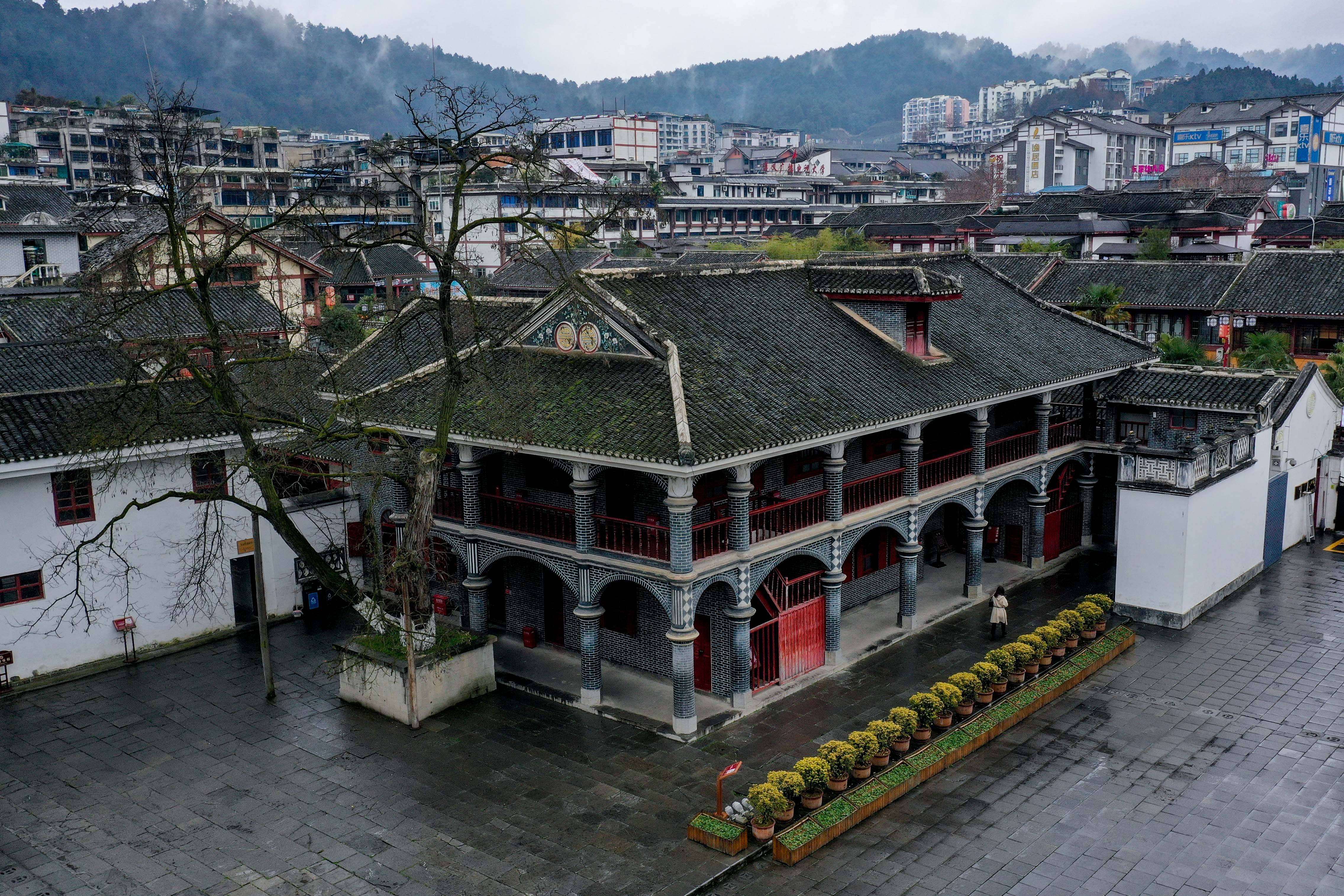 探寻自然美景，遵义县枫香镇心灵之旅启程于历史特殊日——历史上的11月13日遵义县枫香镇新规发布