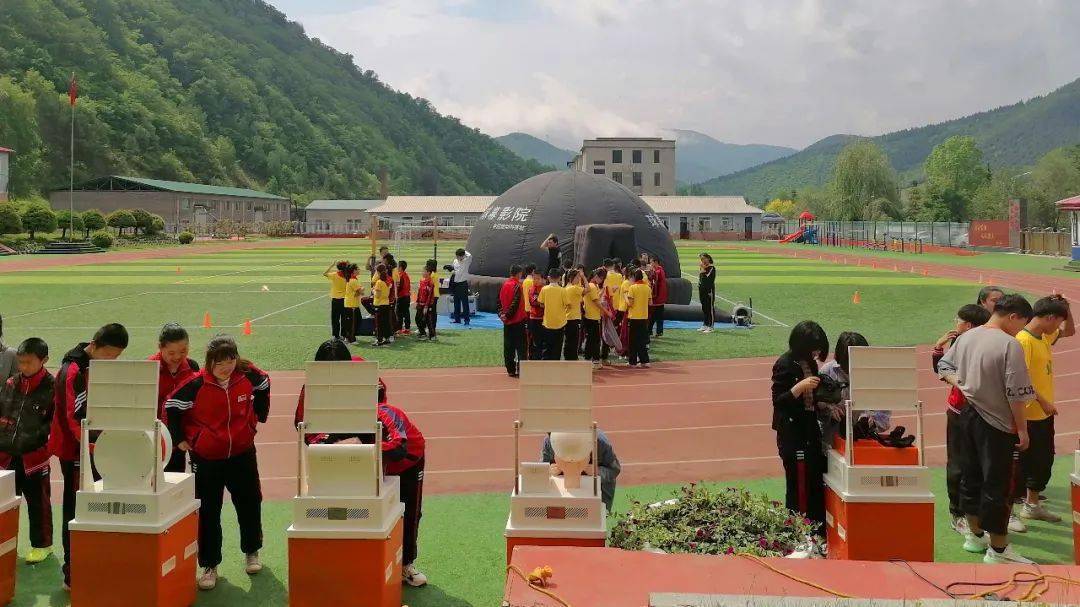 科技重塑校园，智能学习之旅开启，新纪元开学体验前沿科技产品